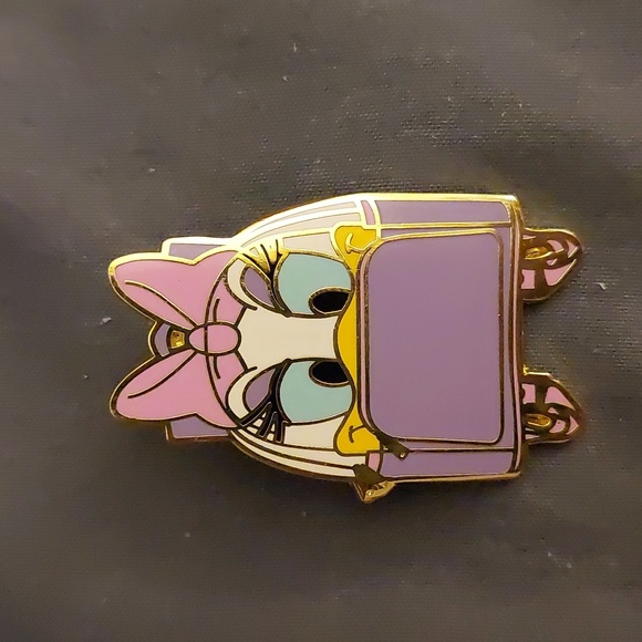 Disney Daisy Duck pin - Picture 1 of 2